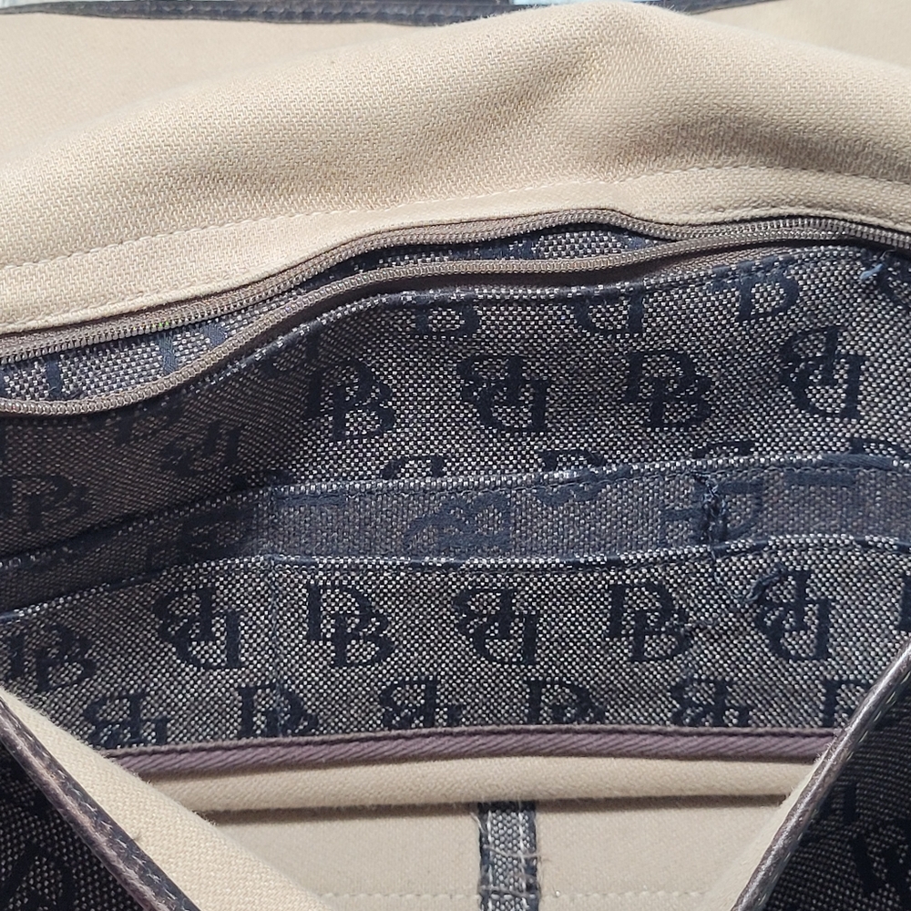 Dooney & Bourke  Flap Crossbody Purse. - Picture 7 of 16